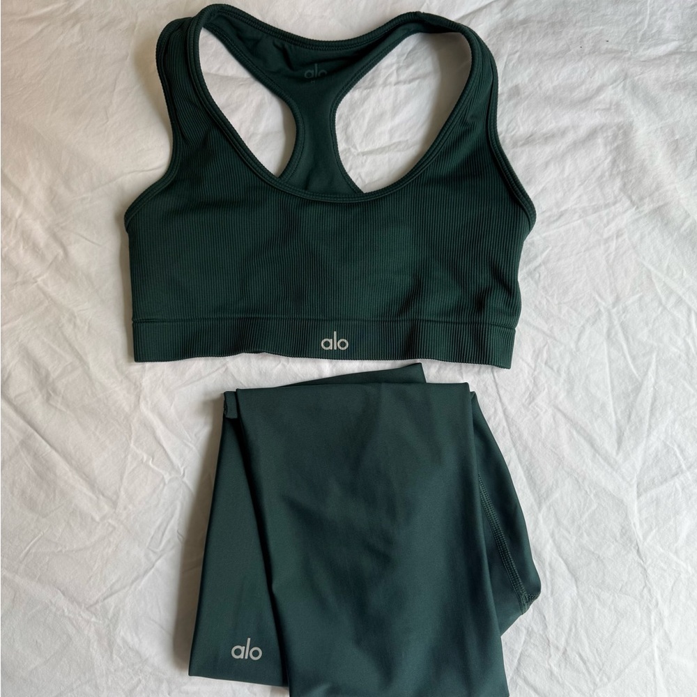 Alo Yoga Green Seamless Ribbed Bra & Airlift Leggings Set